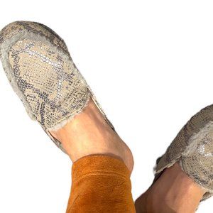 UGG LANE METALLIC SNAKE WOMEN SLIPPERS SUEDE SLIVER US 9 /UK 7 /EU 40 /JP 26